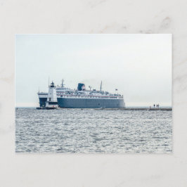 Postal S.S. El Badger que sale de la neblina