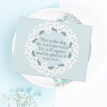 Postal Salmo cristiano inspirador 118:24 Regocijo<br><div class="desc">Este es el día que el Señor ha hecho. Nos alegraremos y nos alegraremos de ello. Salmo 118:24 Postales cristianas inspiradoras que nos recuerdan que estamos agradecidos por la vida y agradecidos por todo lo que Dios nos ha dado. Hermosas flores blancas en una flor de cerezo de bonito.</div>