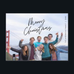 Postal Saludo moderno, foto familiar de Navidad para publ<br><div class="desc">Feliz Navidad. Celebre la temporada con esta tarjeta postal de foto familiar. Está totalmente personalizada con sus propios mensajes de salutación. Por favor, agregue su dirección de devolución para facilitar el envío. Es simple, fácil, y aún minimalista y festiva. Esta es la tarjeta postal perfecta para enviar sus deseos de...</div>