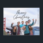 Postal Saludo moderno, Fotos de la familia navideña<br><div class="desc">Feliz Navidad. Celebra la temporada con esta postal familiar. Es totalmente personalizable y personalizada con tus propios mensajes de bienvenida. Por favor, agregue su dirección de devolución para enviarla fácilmente. Es sencillo, fácil, pero moderno, minimalista y festivo. Esta es la postal perfecta para enviar sus deseos de vacaciones. Calligrafía de...</div>