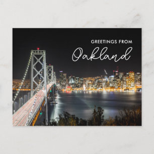 Postal Saludos de la silueta de Oakland por la noche Tarj