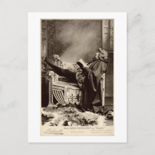 Postal Sarah Bernhardt (1844-1923) as Hamlet in the 1899