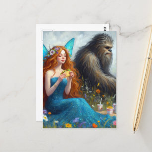 Postal Sashquatch y un hada en un picnic