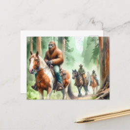 Postal Sasquatch viaja a un caballo pintoresco en una tra