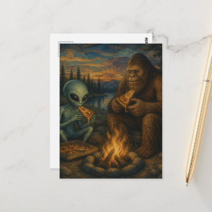 Postal Sasquatch y un alien comiendo pizza en una fogata