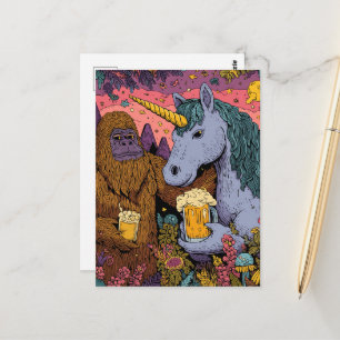 Postal Sasquatch y un Unicornio disfrutando de la cerveza