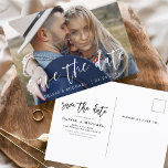 Postal Save the Date Boho Foto Minimalista moderna<br><div class="desc">Captura la esencia de tu historia de amor con nuestra postal moderna "Save the Date Boho" (Salvar la fecha del boho Minimalista). Esta postal es una fusión de minimalismo contemporáneo y encanto bohemio, lo que la convierte en la elección perfecta para anunciar a su próximo boda. Con su preciada foto...</div>