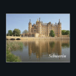 Postal Schloss Schwerin<br><div class="desc">Esta postal contiene una fotografía del Castillo de Schwerin en Mecklenburg Vorpommern,  Alemania. El tamaño de la tarjeta es de 13, 9 cm x 10, 6 cm y está impresa en una tarjeta ultrapesada de 325 gsm con acabado brillante.</div>