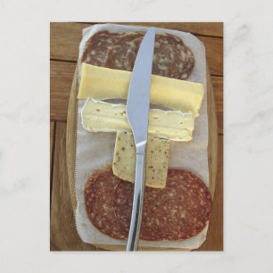 Postal Selección de quesos gourmet y carne cortada