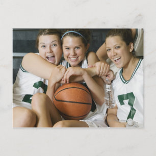 Postal Selección femenina de baloncesto sonriendo, retrat