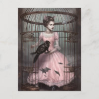 Señora en la jaula de pájaros con pájaro raro