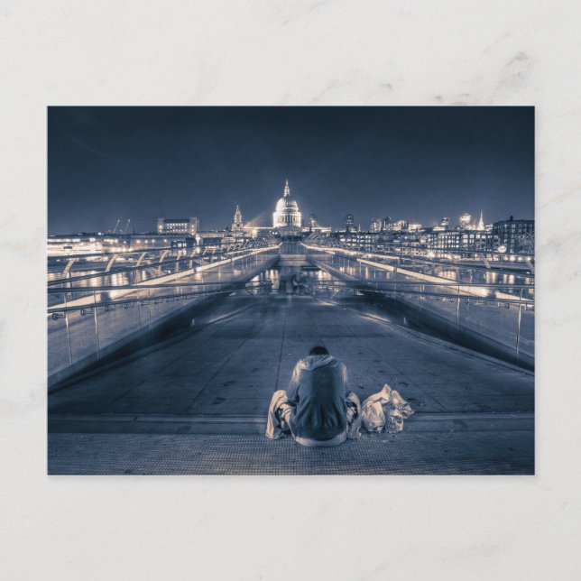 Postal Sentado frente a la Catedral de San Pablo, Londres (Anverso)