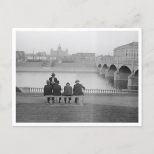 Postal Sentado Junto Al Río