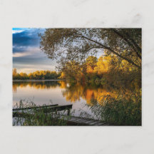 Serenidad del lago en otoño