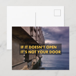 Postal Si no abre, no es tu puerta