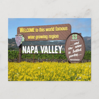 Postal Signo de bienvenida de Napa Valley con campo de mo