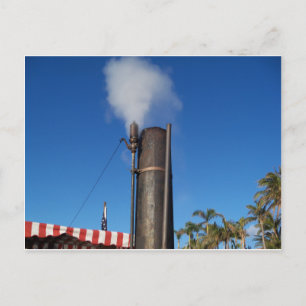 Postal silbato de vapor antiguo con una columna blanca de