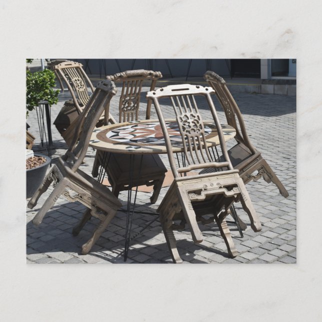 Postal Sillas apoyadas sobre la mesa (Anverso)