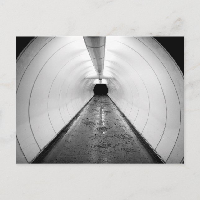 Postal Singapur. Un túnel peatonal iluminado en (Anverso)