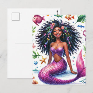 Postal Sirena de piel oscura sonriente con cola rosa