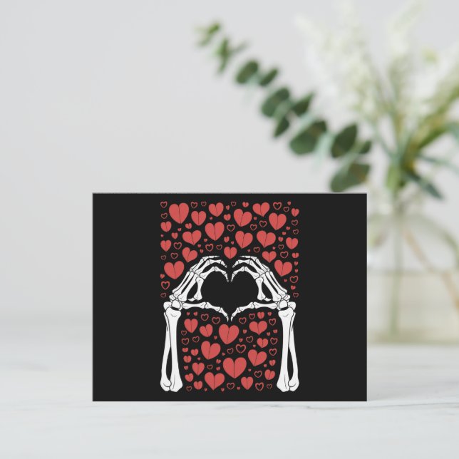 Postal Skeleton Hand Heart Día de San Valentín Funny Love (Anverso de pie)