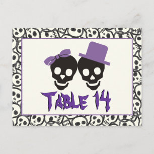 Postal Skulls Halloween púrpura boda negro número de tabl