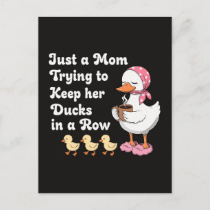 Postal Solo una mamá tratando de mantener a sus patos en 