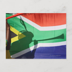 Postal Sombra de simpatizante del fútbol soplando vuvuzel