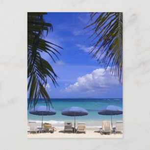 Postal sombrillas en la playa, St. Maarten, Caribe