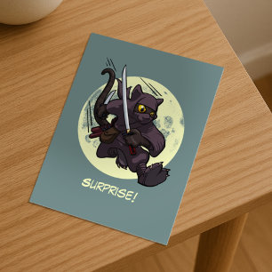 Postal ¡Sorpresa! Gato negro ninja patada voladora Cartoo