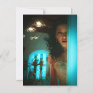 Postal Sorpresa, mirando desde una puerta