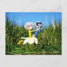 Postal Stijldansende Fubby's in Narcissen jurk.