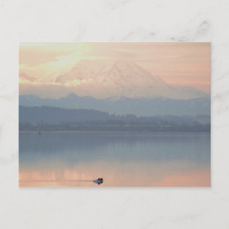 Postal sunrise swimin lake washington con Mt Rainier
