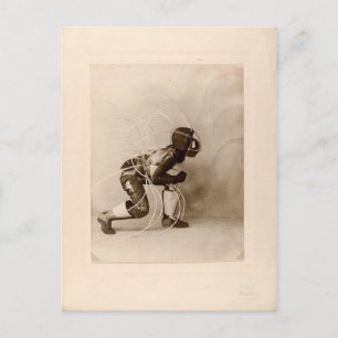 Postal Tanzmaske "Toboggan Frau" von Lavinia Schulz