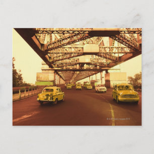 Postal Taxi en un puente