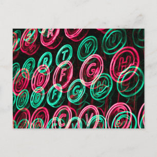 Postal Teclas de máquina de escribir neon de cerca
