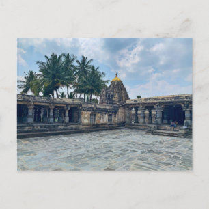Postal Templo de piedra en Belur, Karnataka, India