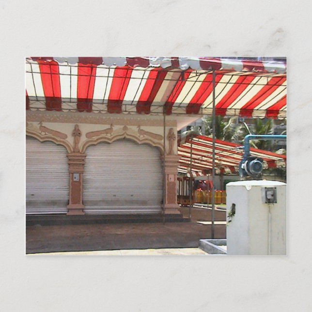 Postal Templo hindú, dentro del patio (Anverso)