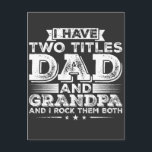 Postal Tengo Dos Títulos Papá y Abuelo<br><div class="desc">Tengo Dos Títulos Papá y Abuelo y Me Quedan Genial Ambos Diseños Divertidos Regalo Colección Clásica de Tarjetas Postales Estándar.</div>