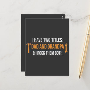Postal Tengo dos títulos Papá y Abuelo Manitas Padre'
