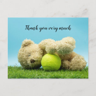 Postal Tennis Teddy Oso sostiene la pelota de tenis graci
