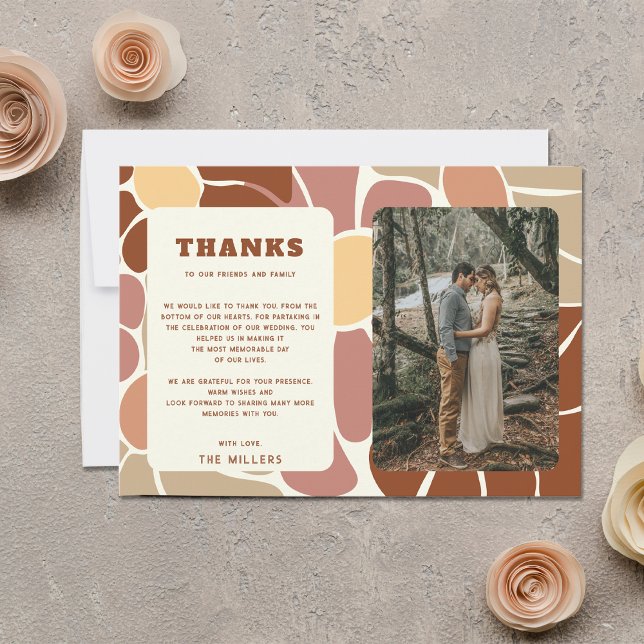 Postal Terracotta Retro Groovy Boho Boda Gracias (Terracotta Retro Groovy Boho Wedding Thank You Postcard)