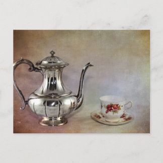 Postal Tetera de plata antigua y taza de porcelana de hue