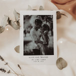 Postal Texto simple y elegante y foto | Boda Gracias<br><div class="desc">Estas minimalistas y elegantes postales de agradecimiento de boda incluyen texto negro moderno sobre un fondo blanco limpio,  con tu foto personal. Un estilo sencillo y de diseño</div>