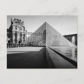 Postal The Louvre in BW
