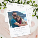 Postal Tipografía moderna Dusty Blue Minimalista Photo<br><div class="desc">Digan gracias con estilo con estas modernas y muy modernas fotos bodas gracias a las postales. El diseño es fácil de personalizar con tu propia redacción y tu familia y amigos estarán encantados cuando reciban estas fabulosas gracias. Se pueden encontrar elementos coincidentes en la colección.</div>