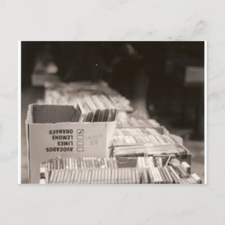 Postal todavía cavando