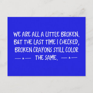 POSTAL TODOS SOMOS UN POCO ROTOS CRAYONS QUE TODAVÍA ESCR