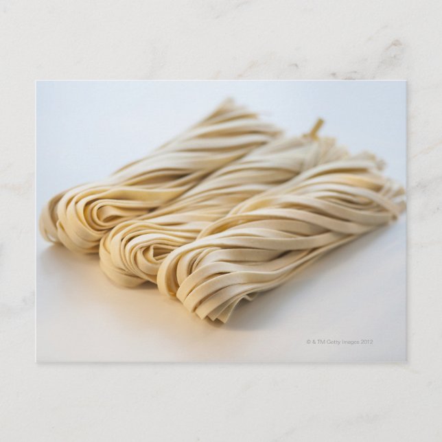 Postal Toma de estudio de pasta linguini fresca (Anverso)