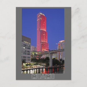 Postal Torre de Miami vestida con el color rojo